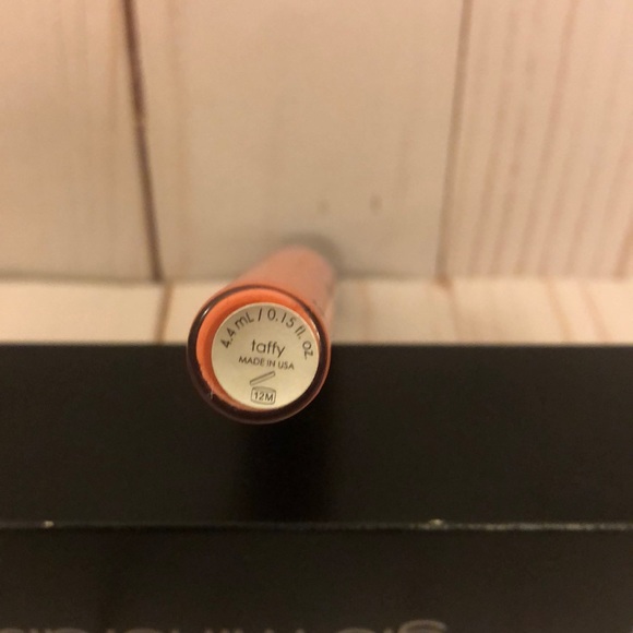 Glo Minerals lip gloss new out of box peachy pink - Picture 2 of 3